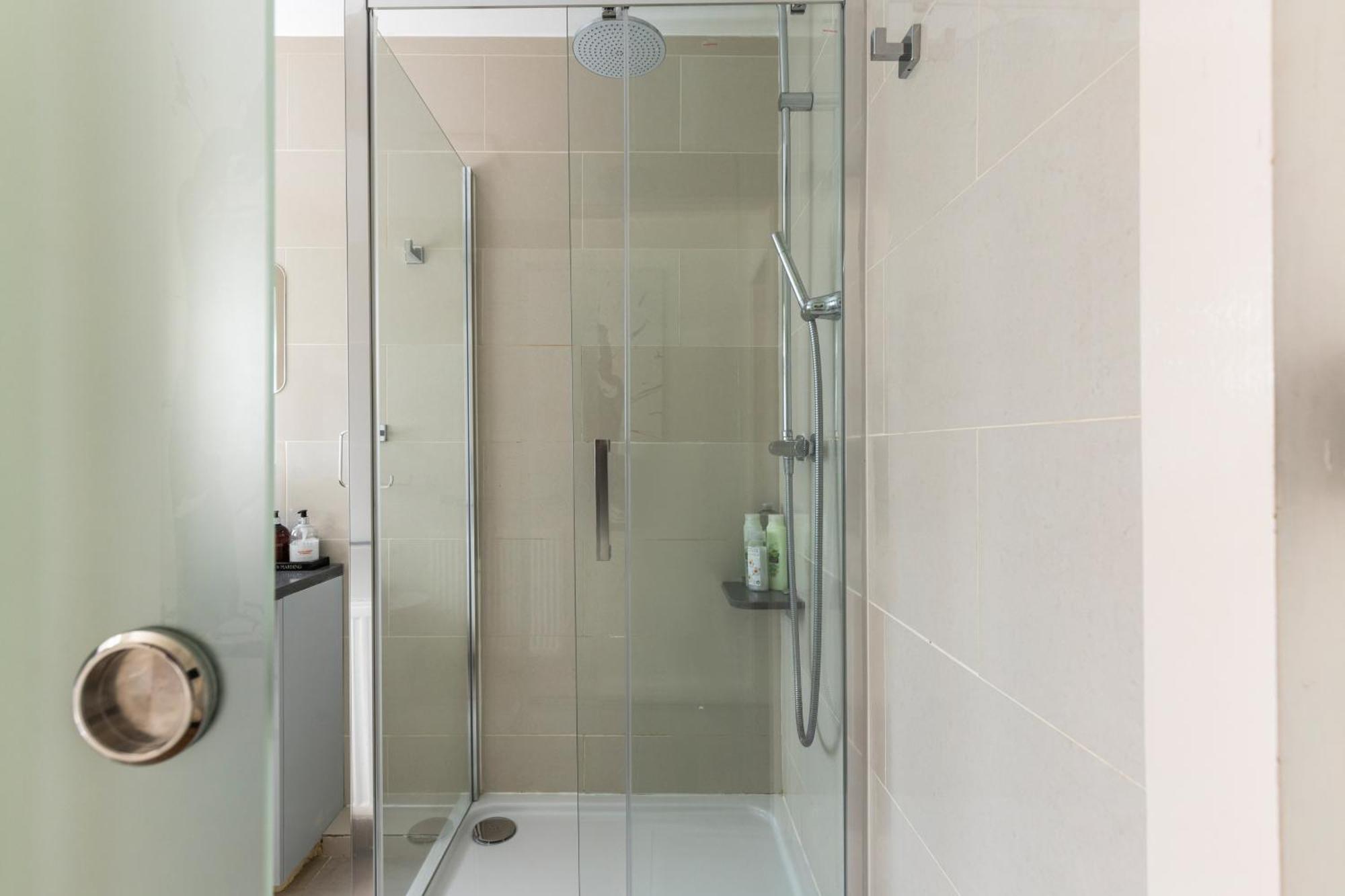 King Studio Apartment With Garden And Parking Ealing Luaran gambar